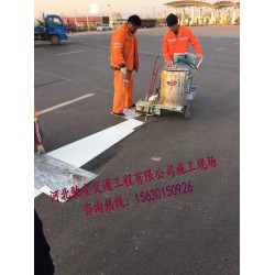 馳安交通專業(yè)生產(chǎn)熱熔標(biāo)線涂料，專業(yè)道路劃線施工隊(duì)