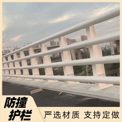 防爬方管焊接围栏 护城河防护围栏 锌钢道路防撞栏