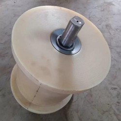 矿用尼龙地轮体为空心两端多装一轴承 150x300托住钢丝绳