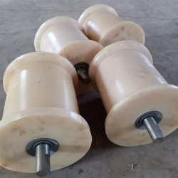 200×300尼龙地滚轮 两端加工有凹槽 承托绳时不卡顿